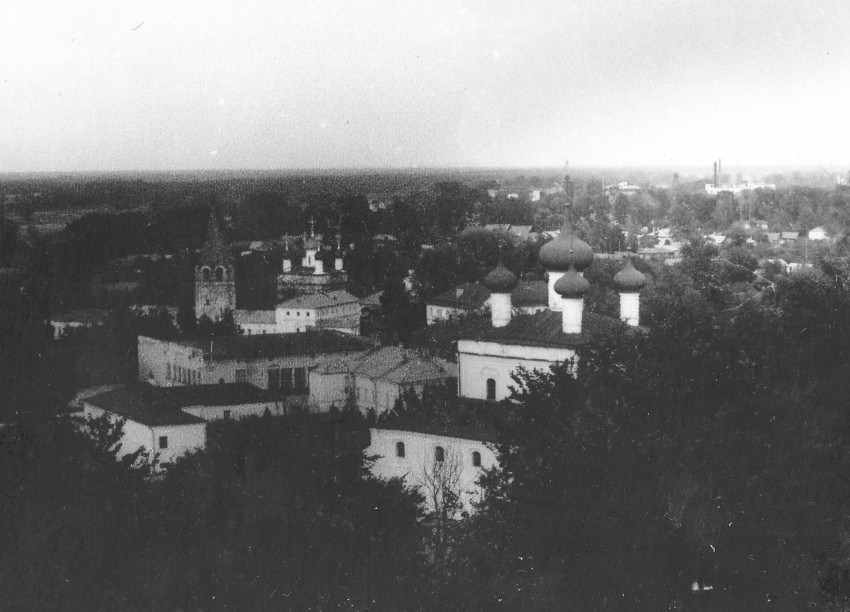 Гороховец. Церковь Воскресения Христова. общий вид в ландшафте, Фото В.В. Лелецкого