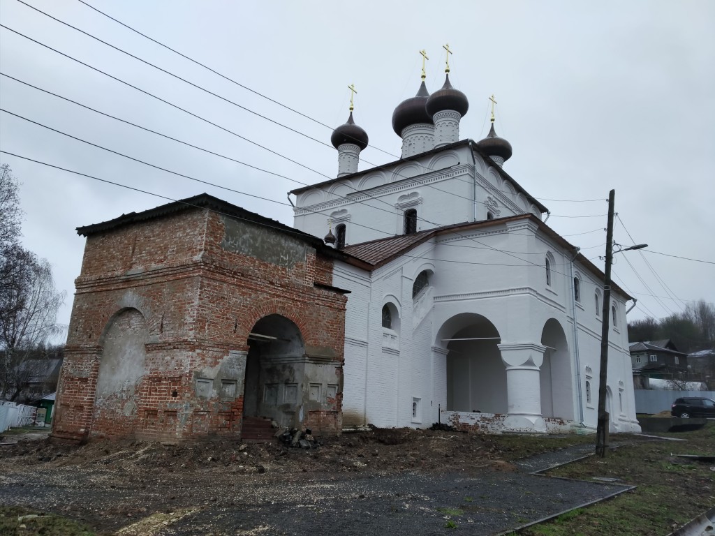 Гороховец. Церковь Воскресения Христова. общий вид в ландшафте