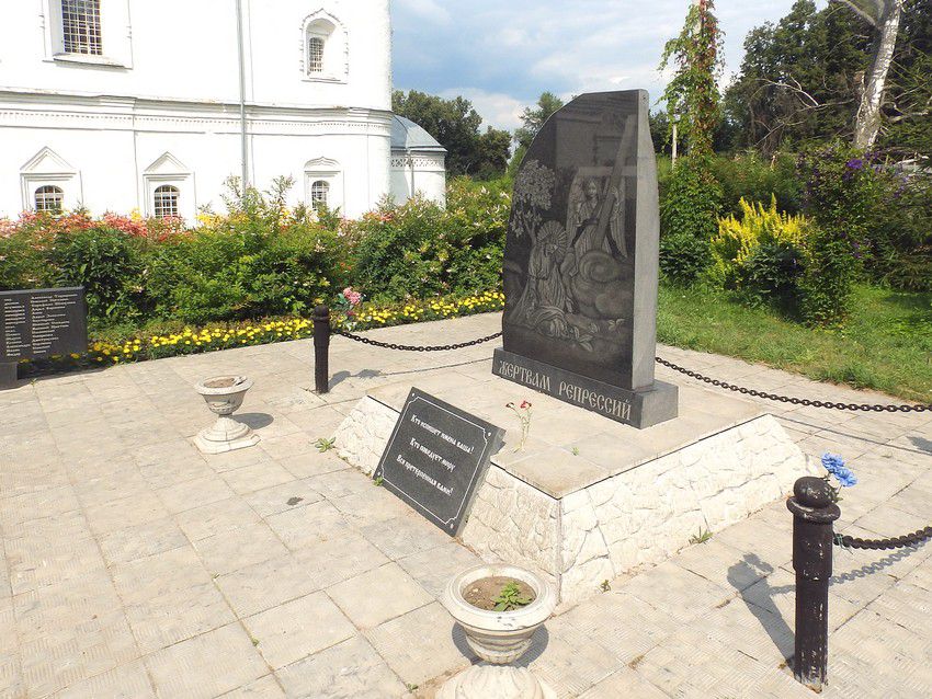 Благовещенский женский монастырь, Вязники (Вязниковский район, Владимирская область). архитектурные детали, Памятник жертвам репрессий