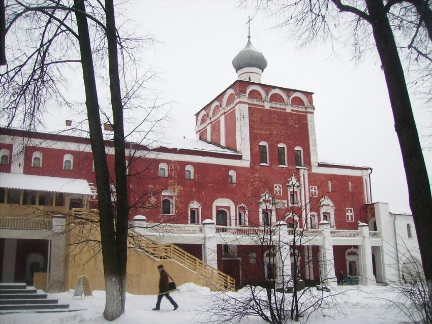 Вологда. Домовая церковь Рождества Христова в Симоновском корпусе. фасады