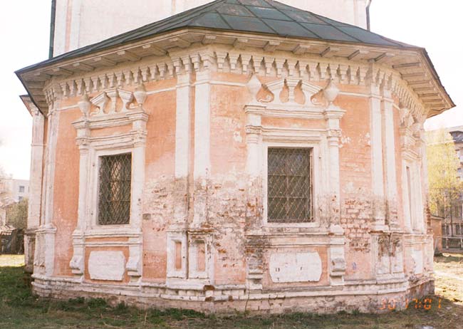 Церковь Сретения Владимирской иконы Божией Матери, Вологда (Вологда, город, Вологодская область). архитектурные детали, странной формы алтарь