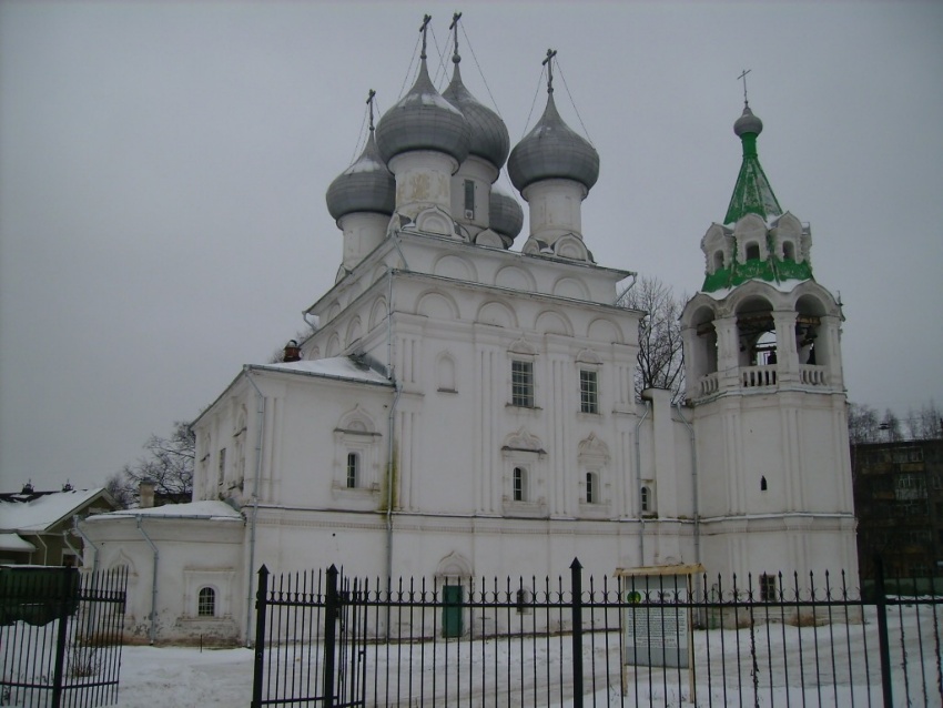 Вологда. Церковь Константина и Елены. общий вид в ландшафте