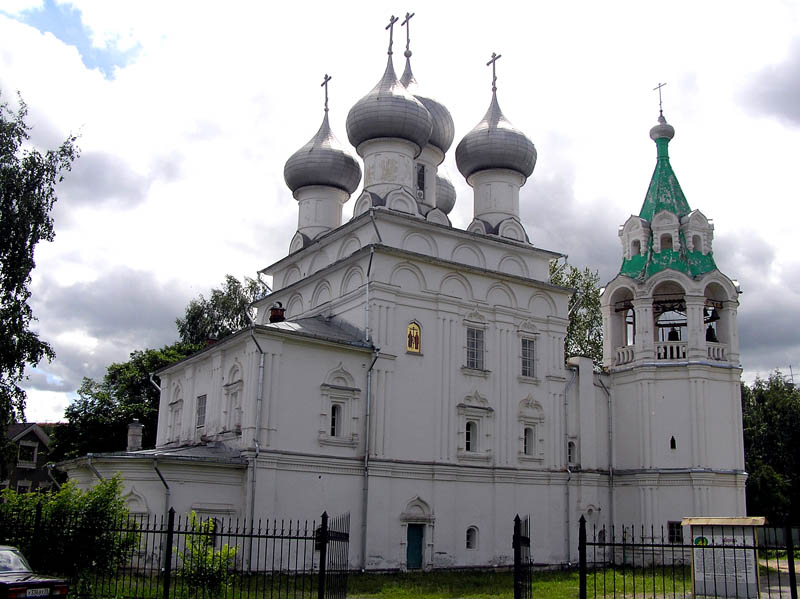 Вологда. Церковь Константина и Елены. общий вид в ландшафте