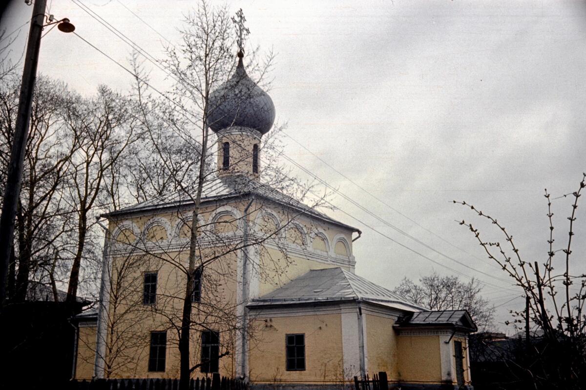 Церковь Илии Пророка, что в Каменье, Вологда (Вологда, город, Вологодская область). документальные фотографии, Это скан с плёнки из домашнего архива. Снято в 1976 году.