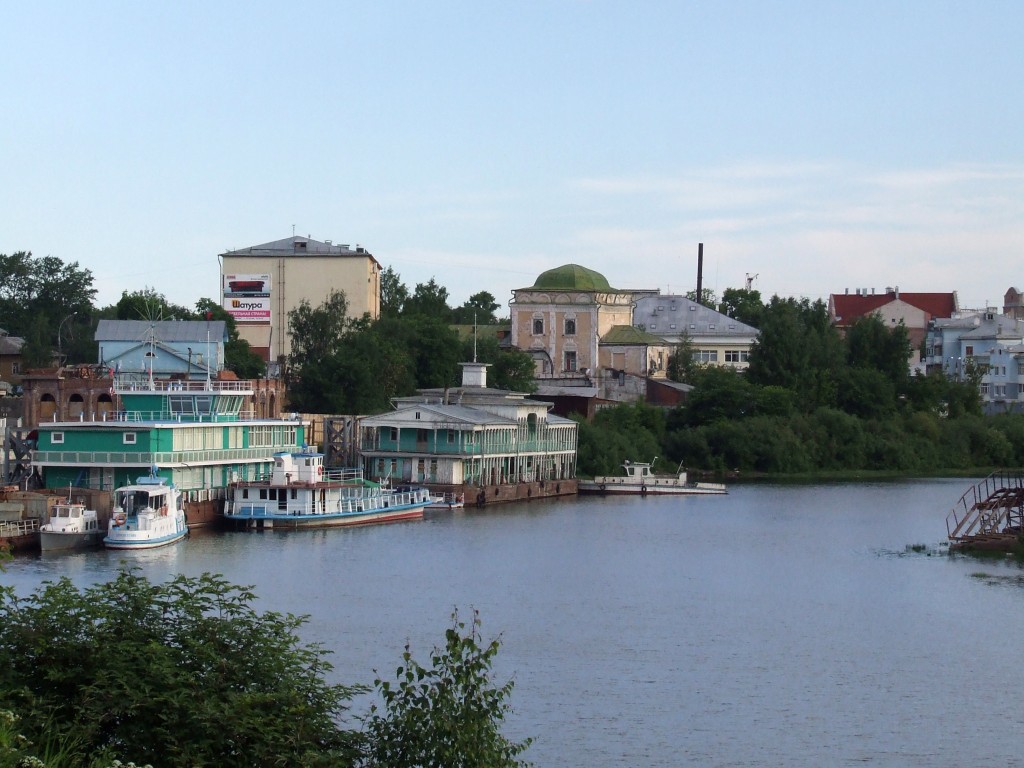 Церковь Кирилла Белозерского, Вологда (Вологда, город, Вологодская область). общий вид в ландшафте, Церковь Кирилла Белозерского в центре фотографии