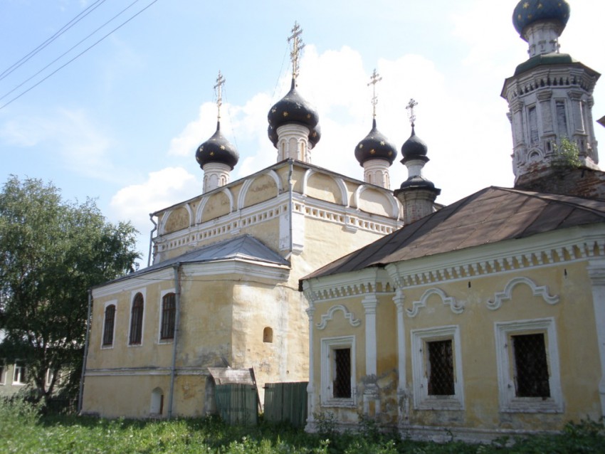Храмовый комплекс Дмитриевского прихода на Наволоке, Вологда (Вологда, город, Вологодская область). фасады, Вид с северо-востока. Слева - Димитриевский храм, справа - Успенский.