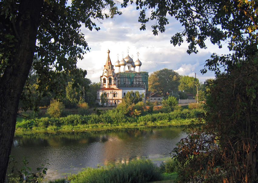 Вологда. Церковь Иоанна Златоуста (Мироносицкая). общий вид в ландшафте