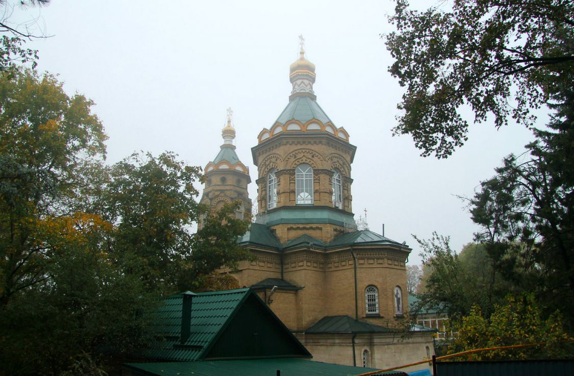 Пятигорск. Церковь Лазаря Четверодневного при старом городском кладбище. фасады