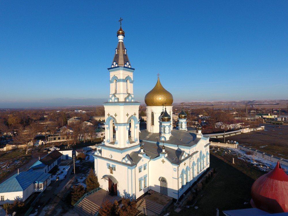 Московское. Церковь Николая Чудотворца. общий вид в ландшафте