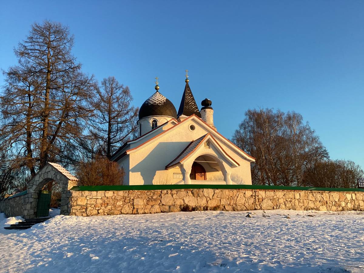 Вид с северо-запада, фасады. Церковь Троицы Живоначальной, Бёхово (Заокский район, Тульская область)