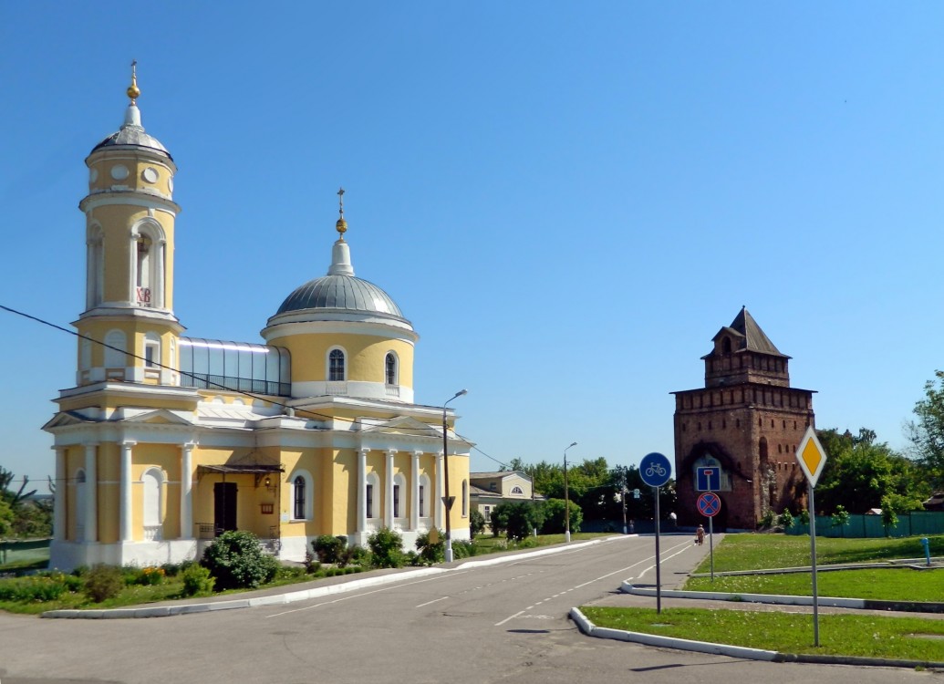 Коломна. Церковь Воздвижения Креста Господня. общий вид в ландшафте