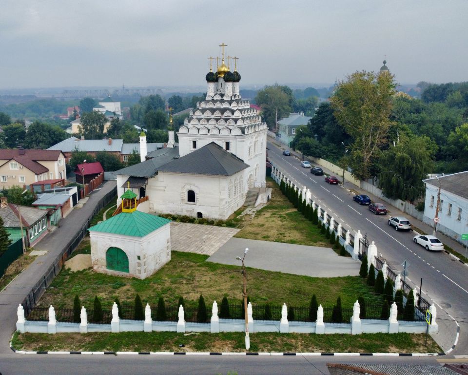 Коломна. Церковь Воскресения Словущего. общий вид в ландшафте, Вся территория вид с запада