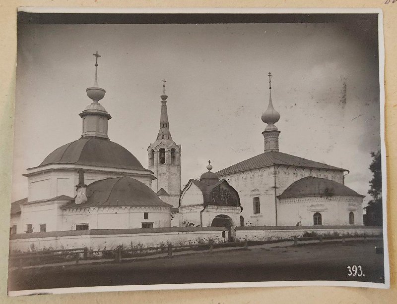 Пятницкая церковь слева. Начало XX в., архивная фотография. Храмовый комплекс. Церкви Николая Чудотворца и Входа Господня в Иерусалим, Суздаль (Суздальский район, Владимирская область)