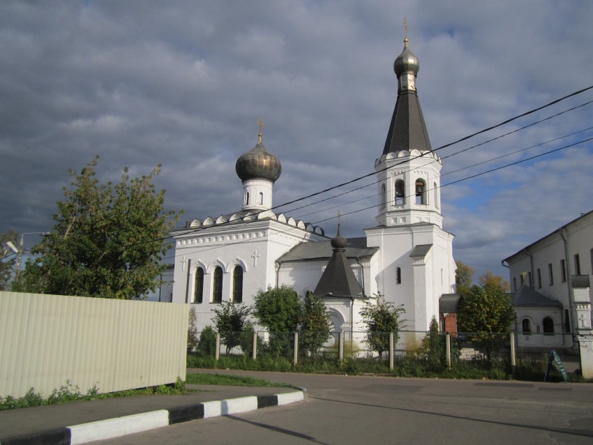 Церковь Тихона, патриарха Всероссийского, Клин (Клинский городской округ, Московская область). общий вид в ландшафте