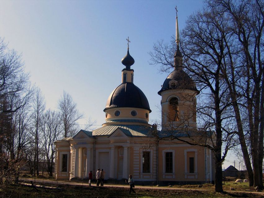 Гостилицы. Церковь Троицы Живоначальной. фасады