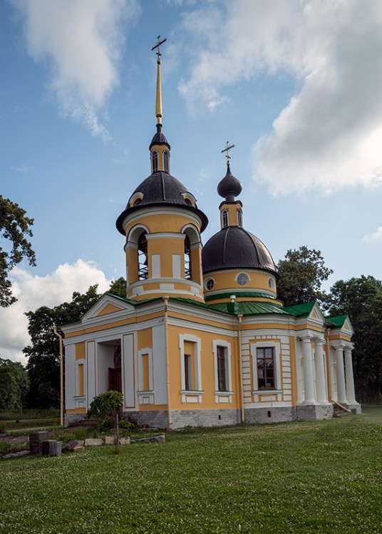 Гостилицы. Церковь Троицы Живоначальной. фасады, Вид с юго-западной стороны.