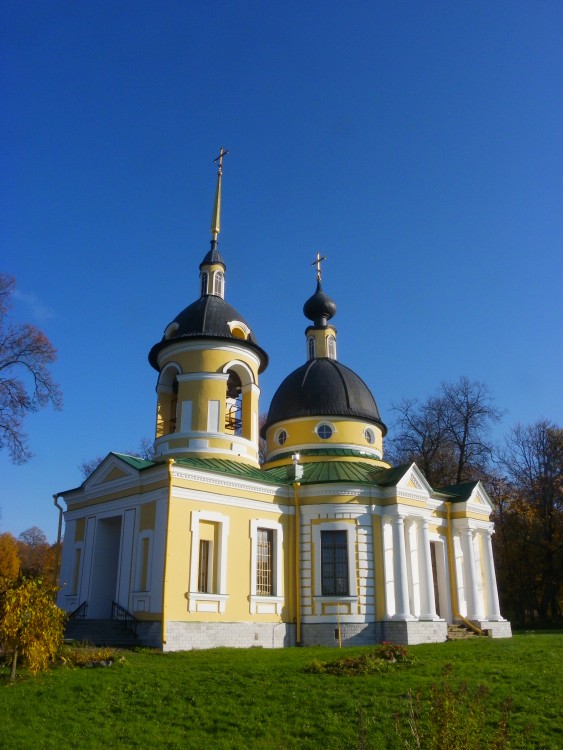 Гостилицы. Церковь Троицы Живоначальной. фасады