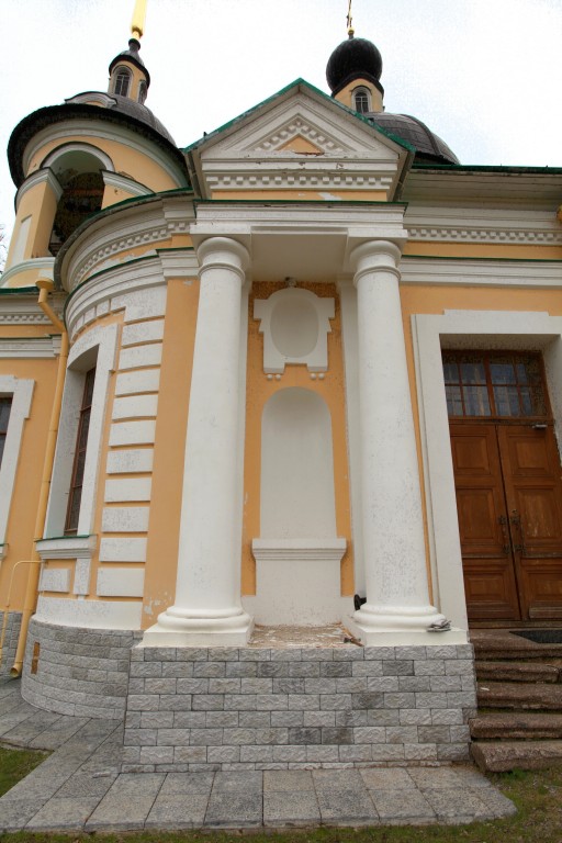 Церковь Троицы Живоначальной, Гостилицы (Ломоносовский район, Ленинградская область). архитектурные детали