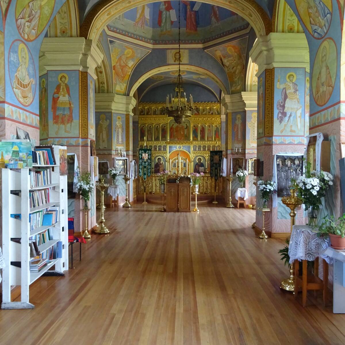 Церковь Троицы Живоначальной, Гостилицы (Ломоносовский район, Ленинградская область). интерьер и убранство,  Церковь Троицы Живоначальной.