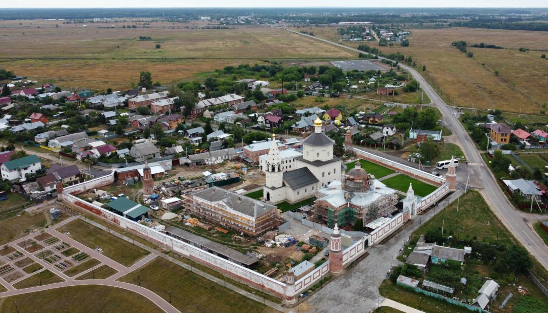 Бобренёв монастырь, Старое Бобренево (Коломенский городской округ, Московская область). общий вид в ландшафте