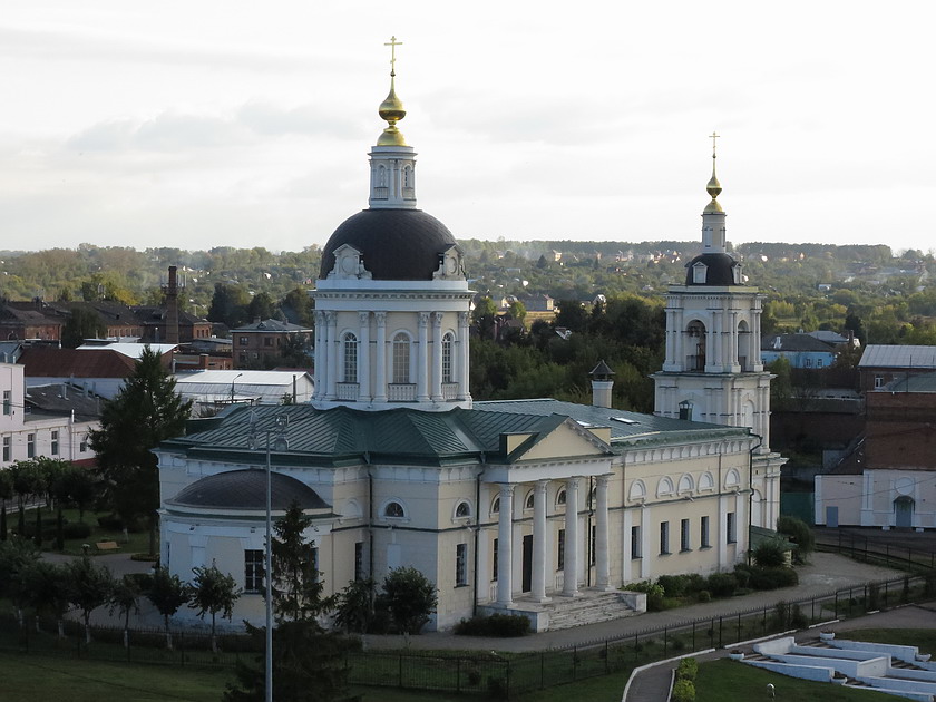 Коломна. Церковь Михаила Архангела. общий вид в ландшафте, Церковь Михаила Архангела. Вид со стены Коломенского кремля.