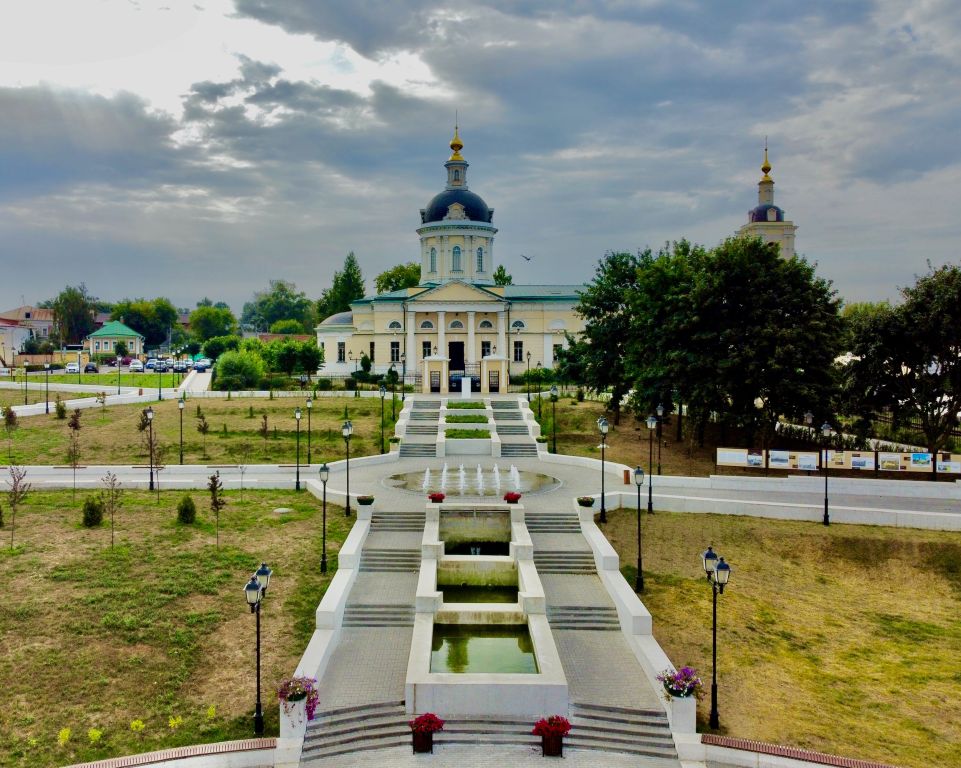Коломна. Церковь Михаила Архангела. фасады, Вид с фонтана