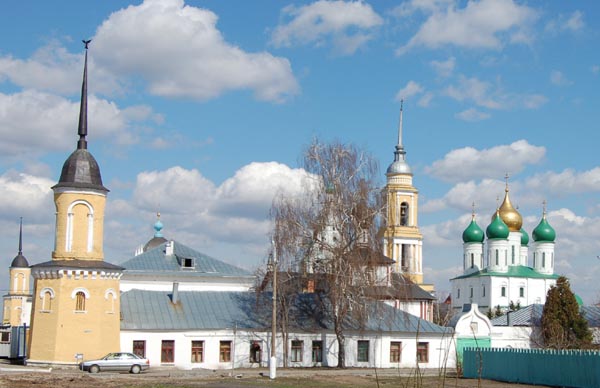 Коломна. Ново-Голутвин Троицкий монастырь. общий вид в ландшафте