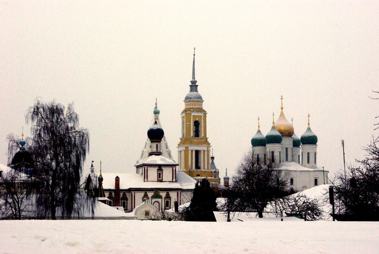 Коломна. Ново-Голутвин Троицкий монастырь. общий вид в ландшафте, Общий вид.		      