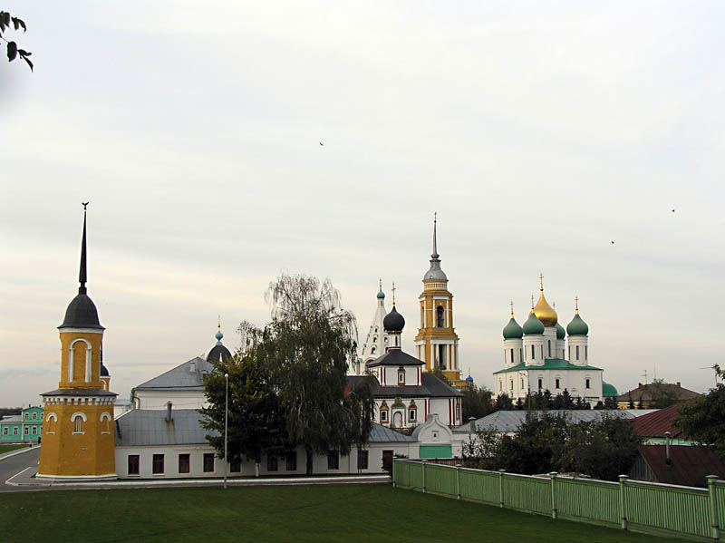 Ново-Голутвин Троицкий монастырь, Коломна (Коломенский городской округ, Московская область). общий вид в ландшафте