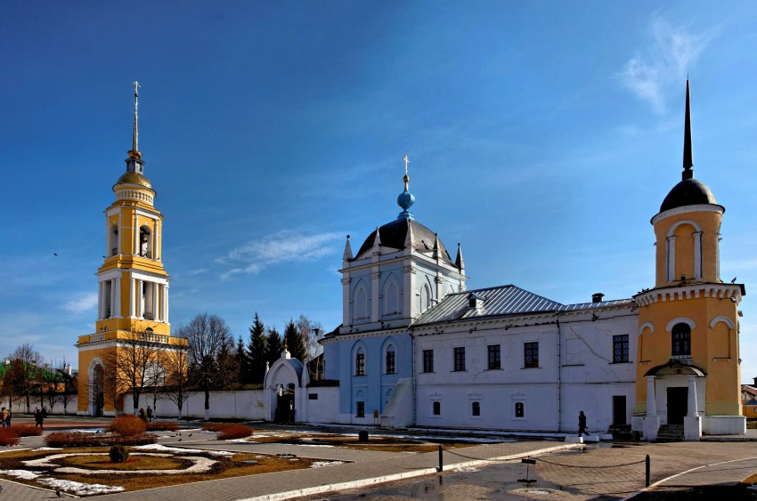 Коломна. Ново-Голутвин Троицкий монастырь. общий вид в ландшафте