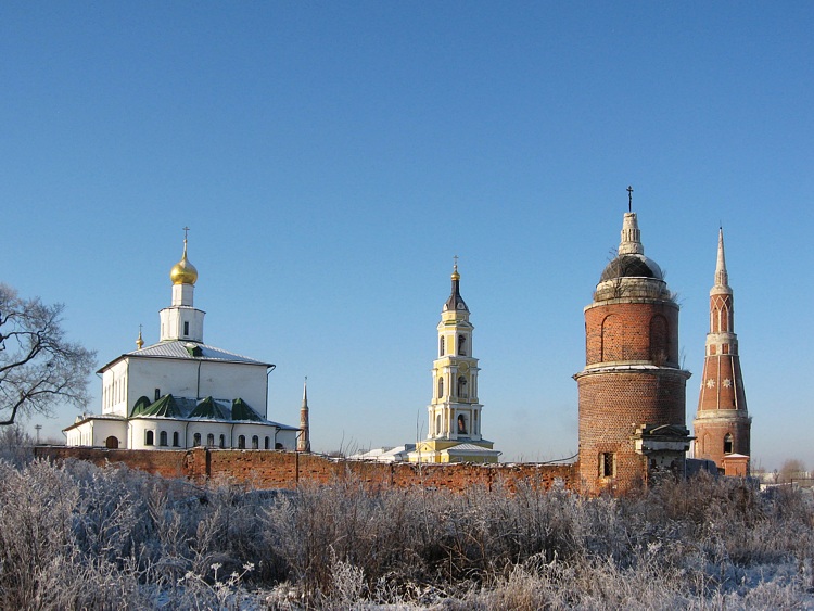 Богоявленский Старо-Голутвин монастырь, Коломна (Коломенский городской округ, Московская область). общий вид в ландшафте