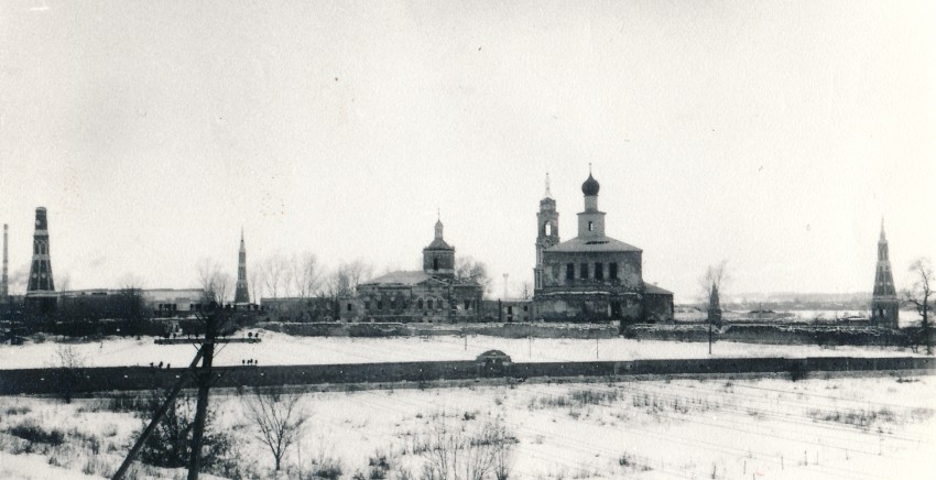 Коломна. Богоявленский Старо-Голутвин монастырь. общий вид в ландшафте