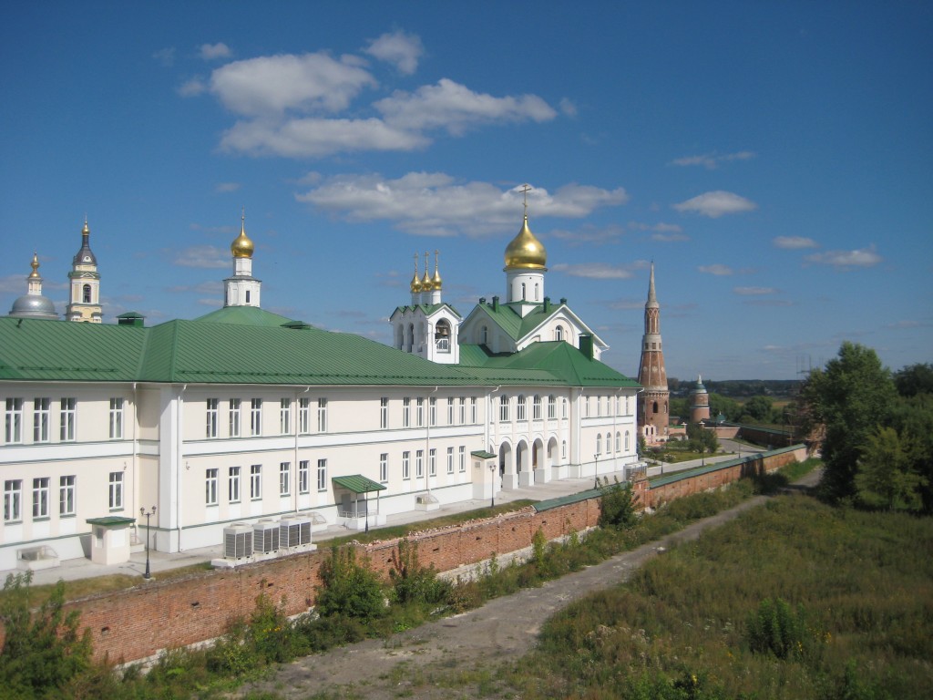 Коломна. Богоявленский Старо-Голутвин монастырь. фасады