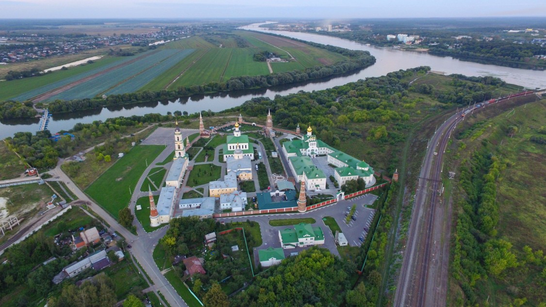 Богоявленский Старо-Голутвин монастырь, Коломна (Коломенский городской округ, Московская область). общий вид в ландшафте