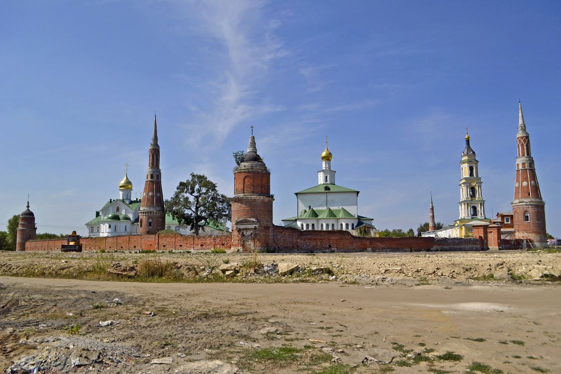 Коломна. Богоявленский Старо-Голутвин монастырь. фасады