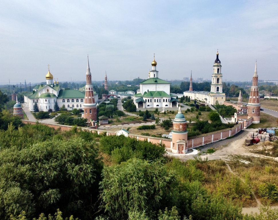 Богоявленский Старо-Голутвин монастырь, Коломна (Коломенский городской округ, Московская область). общий вид в ландшафте, С высоты вид с ЮВ
