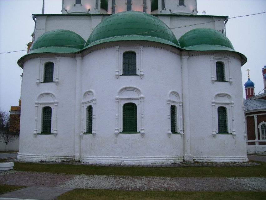 Коломна. Собор Успения Пресвятой Богородицы. архитектурные детали, Алтарная  апсида