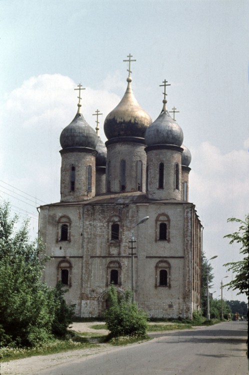 Коломна. Собор Успения Пресвятой Богородицы. фасады, Фотография выполнена на обращаемую пленку ORWOCHROM