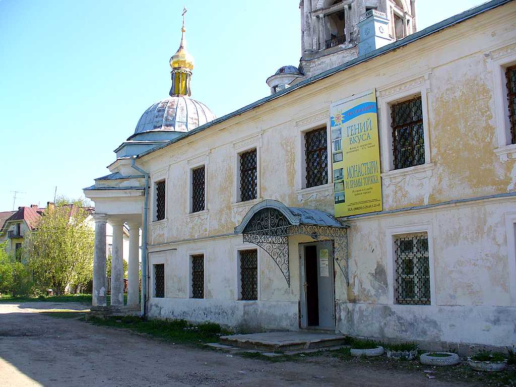 Борисоглебский монастырь, Торжок (Торжокский район и г. Торжок, Тверская область). дополнительная информация, Духовное правление и духовное училище с Успенской часовней,позже странноприимный дом. Ныне не действует