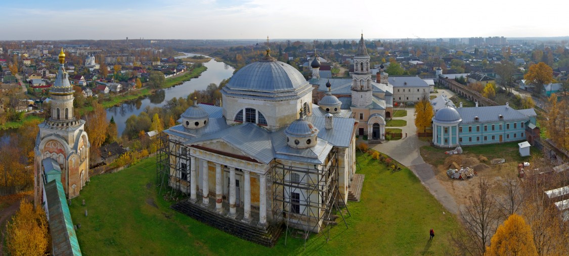 Торжок. Борисоглебский монастырь. фасады, Панорама со Спасской церкви