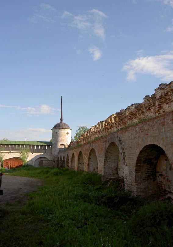 Торжок. Борисоглебский монастырь. дополнительная информация, западная стена и юго-западная башня