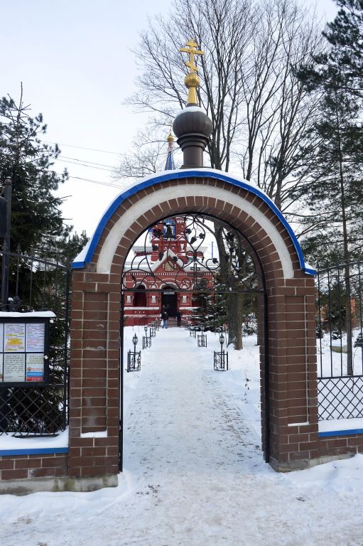 Церковь Покрова Пресвятой Богородицы, Осеченки (Раменский район и гг. Бронницы, Жуковский, Московская область). дополнительная информация, Ворота церковной ограды