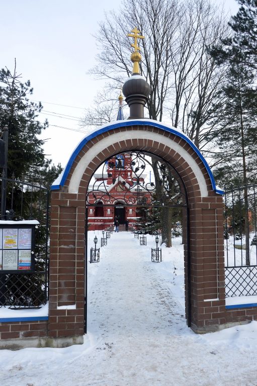 Осеченки. Церковь Покрова Пресвятой Богородицы. дополнительная информация, Ворота церковной ограды