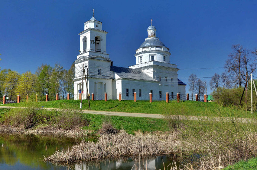 Белая Колпь. Церковь Андрея Стратилата. фасады