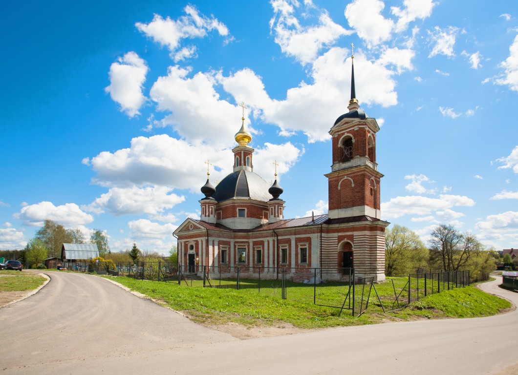 Вишняково. Церковь Рождества Христова. общий вид в ландшафте