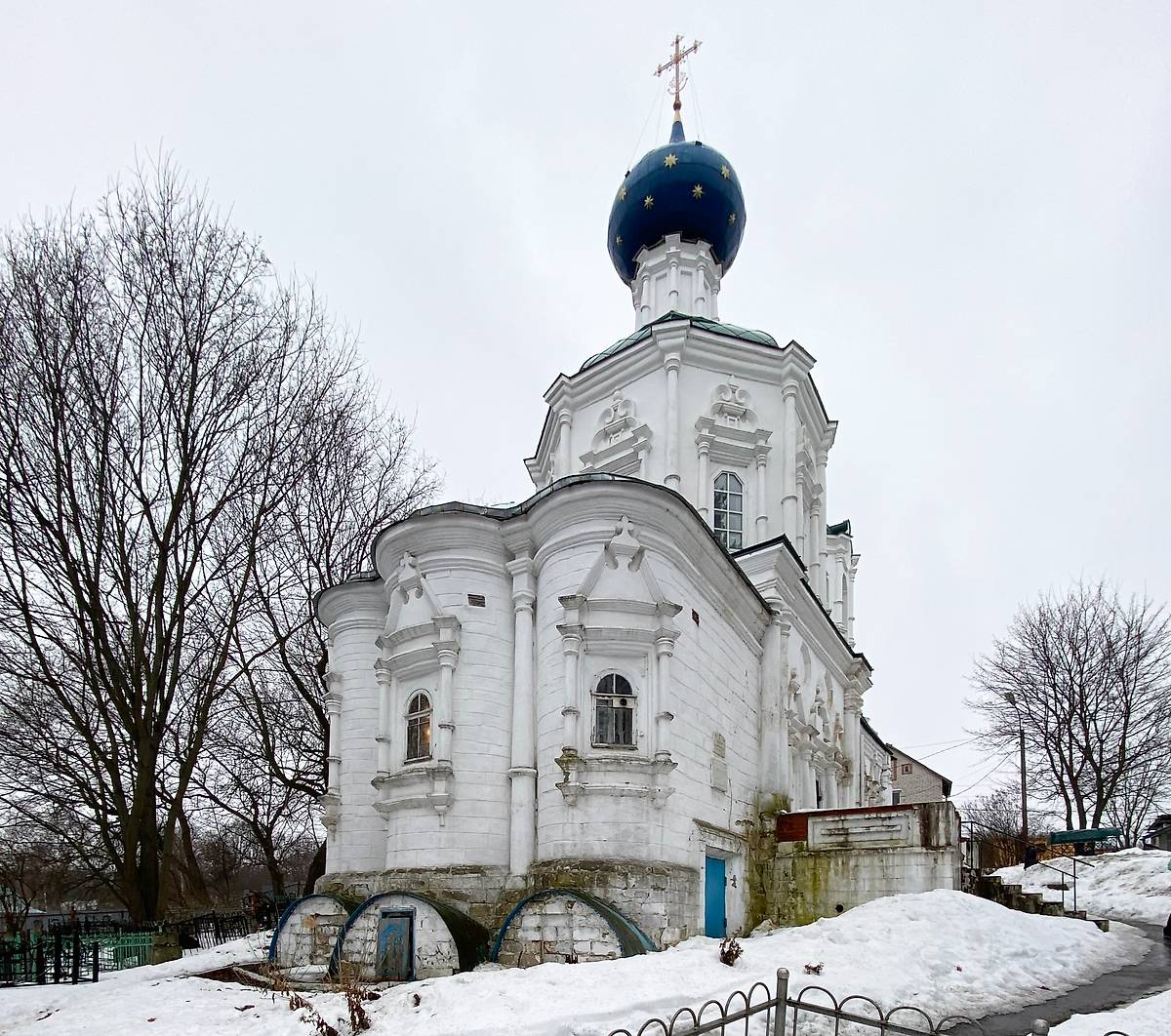 Вид с северо-востока, фасады. Церковь Смоленской иконы Божией Матери, Кривцы (Раменский район и гг. Бронницы, Жуковский, Московская область)