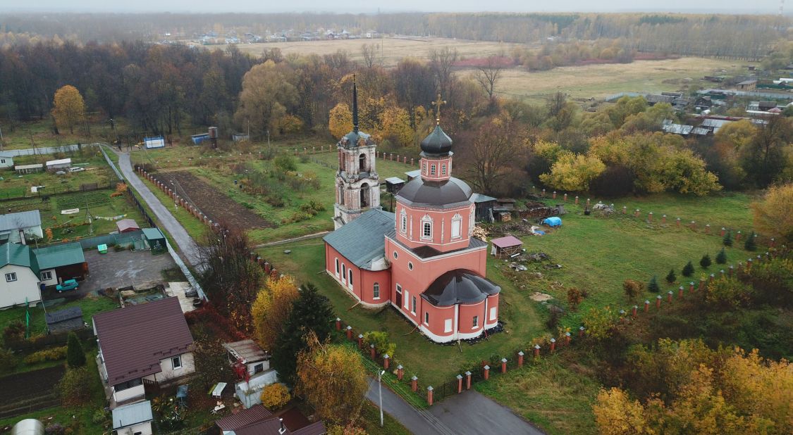 Церковь Владимирской иконы Божией Матери, Никитское (Раменский район и гг. Бронницы, Жуковский, Московская область). общий вид в ландшафте