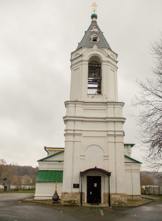 Церковь Воскресения Словущего, Битягово (Домодедовский городской округ, Московская область). фасады, Слева от колокольни - главка к пока не построенной часовни-купальни на Казанском источнике