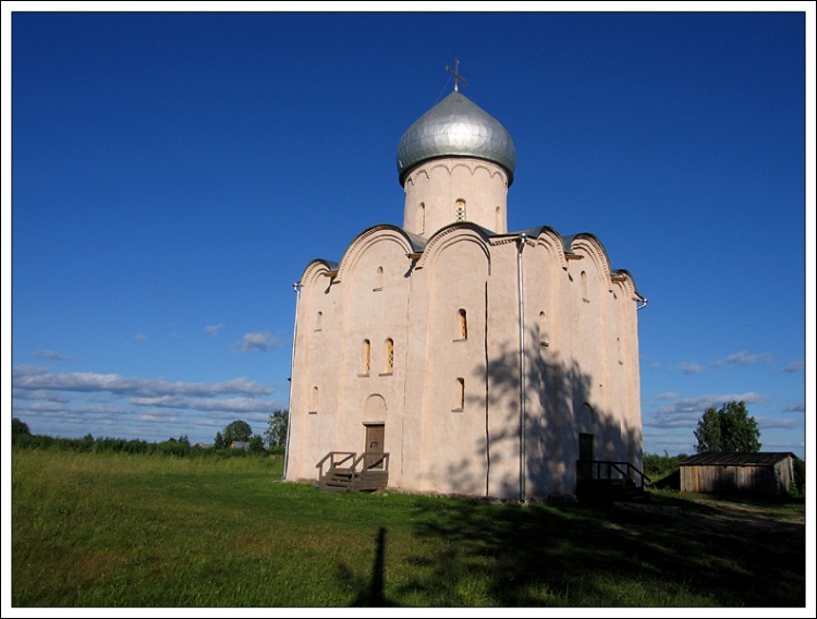 Спас-Нередицы. Церковь Спаса Преображения на Нередице. фасады