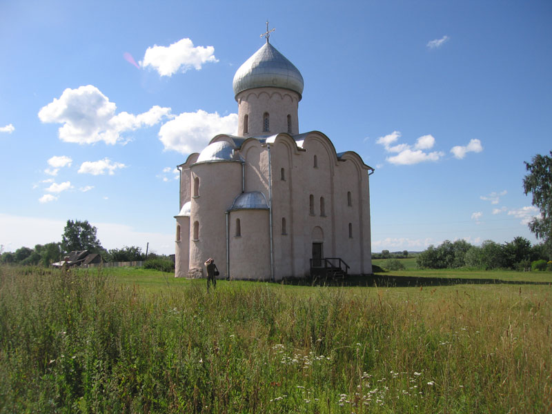 Спас-Нередицы. Церковь Спаса Преображения на Нередице. фасады